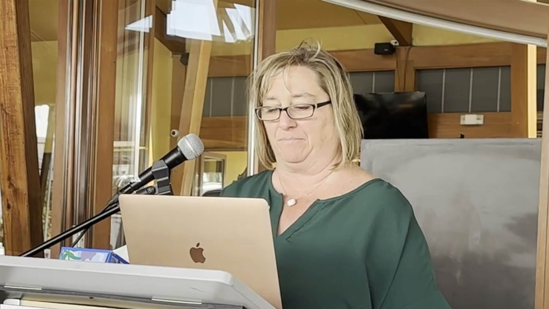 Tammy Barras speaking at GOLF4LIFE 2025